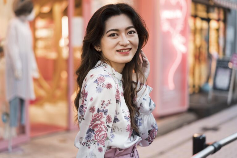 front-view-cute-japanese-girl-tokyo